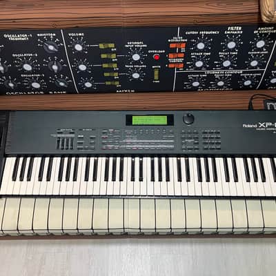 Roland XP-80 76-Key 64-Voice Music Workstation Keyboard 1999 - 2004 - Black