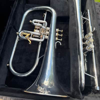Gently Used Getzen Eterna Flugelhorn and Trumpet Combo with mouthpieces and case image 1