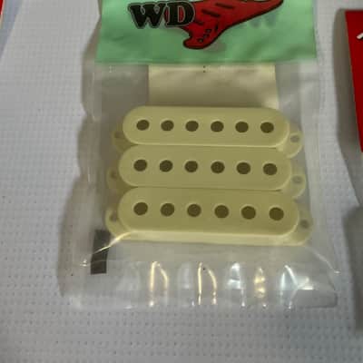 Lot of Fender Stratocaster Pickup Mounting Screws/Springs & Covers image 7