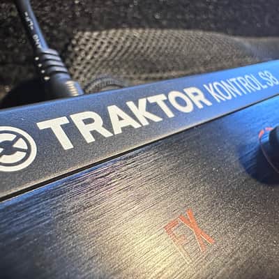 Native Instruments Traktor Kontrol S8 with Flight Case image 4