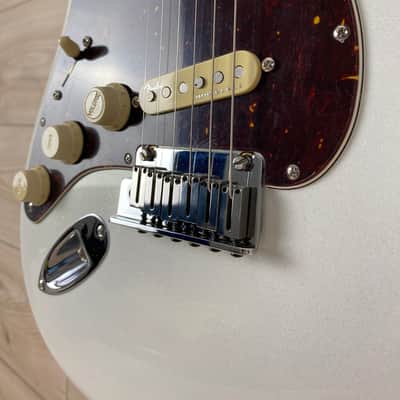 Fender American Ultra Stratocaster Left-Hand Guitar, Rosewood Fingerboard, Arctic Pearl image 10