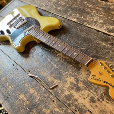 Fender Mustang 1969 Reissue Vintage White/Yellow CIJ Japan 2002 w/ Hardcase image 9