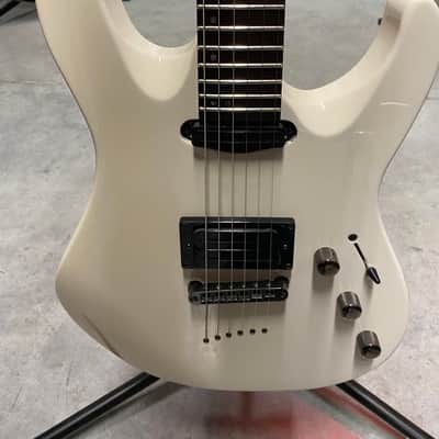 Mitchell MD200 - White - Includes Hardshell Case image 3