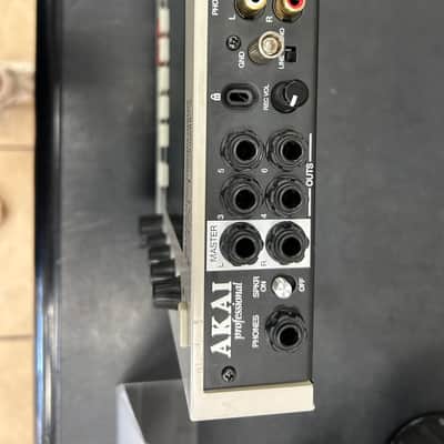 Akai MPC Live II Standalone Sampler / Sequencer Retro Edition 2020 - Present - Grey image 5