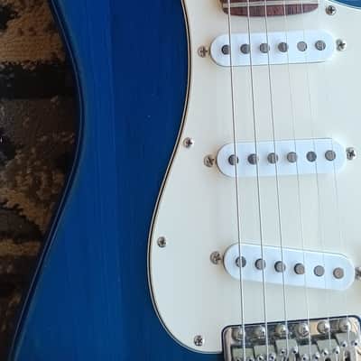 Fender Highway One Stratocaster with Rosewood Fretboard 2003 - Sapphire Blue Transparent image 3