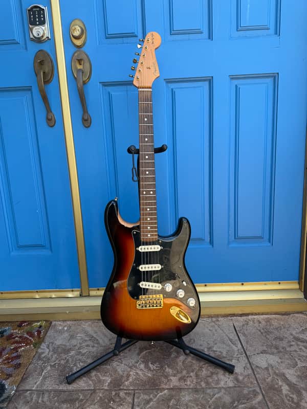 Fender Stevie Ray Vaughan Stratocaster with Pau Ferro Fretboard 2000s 3-Color Sunburst