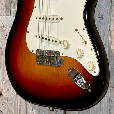 1984 Fender American Vintage Reissue AVRI '62 Stratocaster 3-Tone Sunburst (Fullerton Plant) Includes OHSC & Pro Setup ! image 5