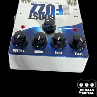 Tech 21 Bass Fuzz Boost 2010s - White - X16760 image 3