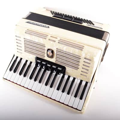 Immagine Rare German Made TOP Quality Accordion Weltmeister Unisella - 80 bass, 8 switches + Original Hard Case & Shoulder Straps - Excellent - Video - 7