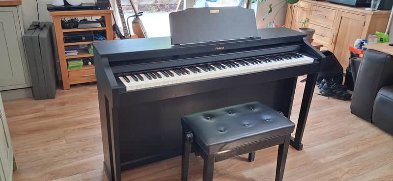 Roland HP504 88-Key Digital piano Black image 1