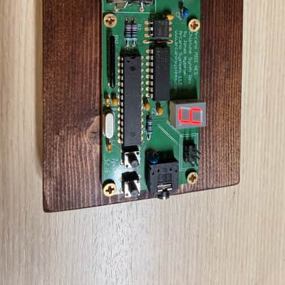 Arcano MIDI NES Chiptune Synth II — 8-Bit Nintendo Sound Module on Wood Base image 4