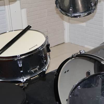 Ludwig BackBeat Complete 8x10 / 9x12 / 16x16 / 16x22 / 5x14" Drum Set with Hardware & Cymbals 2023 - Present - Silver Sparkle image 2