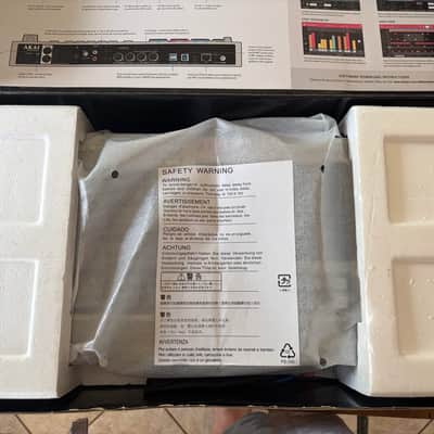 Akai MPC Live II Standalone Sampler / Sequencer Retro Edition 2020 - Present - Grey - OPEN BOX image 23