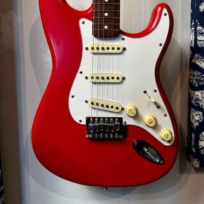 Fender Standard Stratocaster with Rosewood Fretboard 1998 - 2005 - Matte Red image 2