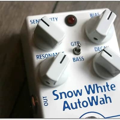 Mad Professor Snow White Auto Wah with Guitar/Bass Switch image 3