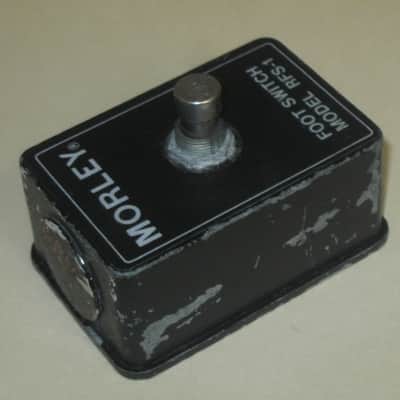 used vintage Morley RFS-1 Single Button Footswitch + feet [Single-button latching (push-on/push-off) footswitch] 1983-1990 - durabke metal casing, gray finish white graphic, single switch, 1/4"  mono jack (NO: box/paperwork) image 11