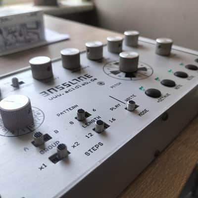 RARE acidlab bassline 1 image 3