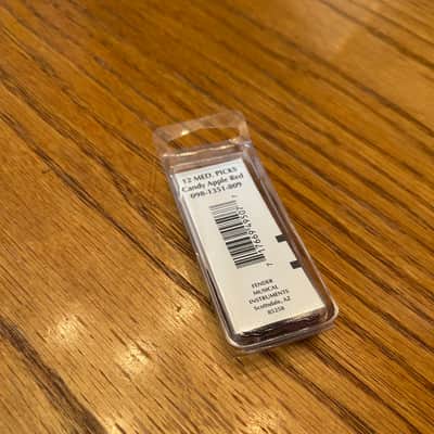 Fender California Clears 12 Medium Picks - Candy Apple Red - 098-1351-809 - 2000βs - Discontinued image 3