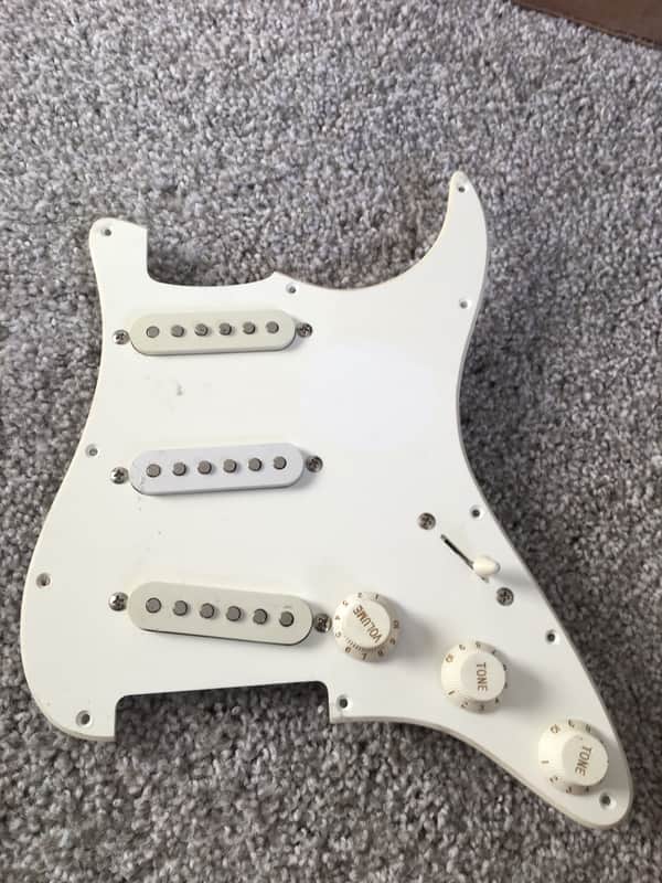 Squier Affinity pre-wired pickguard White image 1