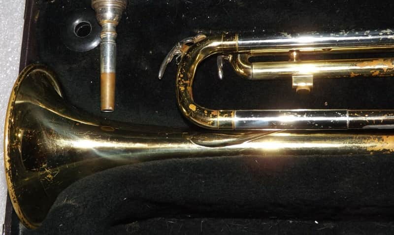 Yamaha YTR-2320 Trumpet Brass w/ case mouthpiece, Japan. Acceptable Condition image 1