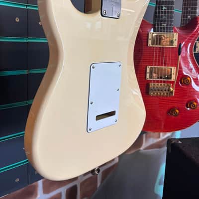 Fender Standard Stratocaster 2001 Electric Guitar image 16