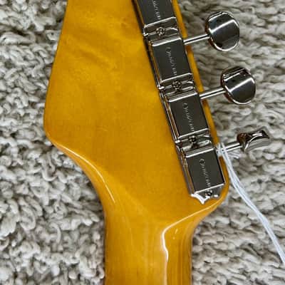 Fender 70th Anniversary American Vintage II 1954 Stratocaster®, 2-Color Sunburst image 7