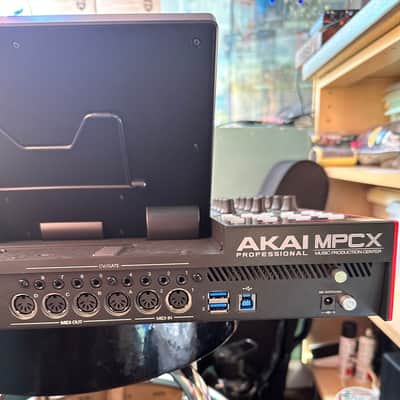 Akai MPCX Sampler / Sequencer Desktop Workstation with fitted SKB Case, DeckSaver, extra internal Hard Drive, $600 of Sounds, and printed custom tutorial guidebook Bild 8