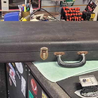 Older Rickenbacker 425 450 guitar hardshell case image 2