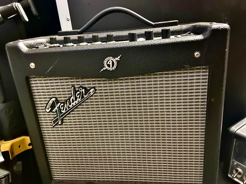 Fender Mustang V2 70 WATT Combo image 1