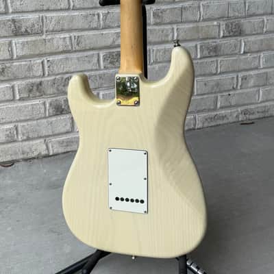 Michael Tuttle Custom Classic S - Mary Kay White Nitro image 6