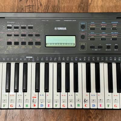 Yamaha PSR-E273 61-Key Arranger Keyboard 2020 - Present - Black