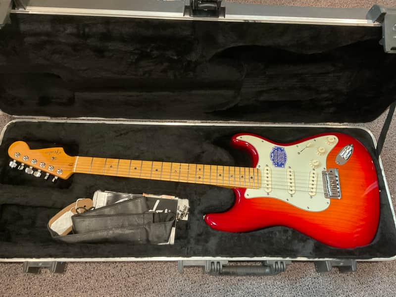 Fender American Deluxe Stratocaster Ash with Maple Fretboard 2011 - 2016 - Aged Cherry Burst