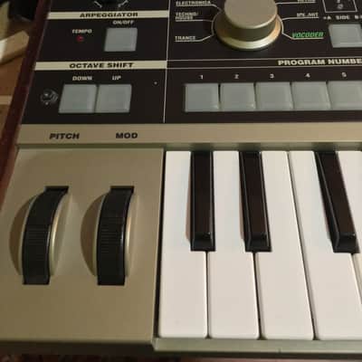 MicroKorg with PSU and clean battery compartment image 3