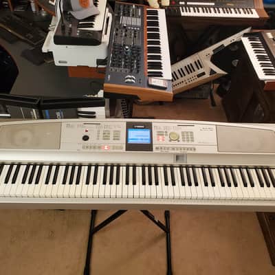 MUST SEE!!! YAMAHA DGX 505 SEMI-WEIGHTED 88-KEY DIGITAL PIANO IN AMAZING CONDITION! image 6
