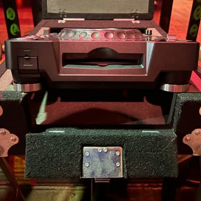 Pioneer CJD-1000MK3 (Pair) Digital CD turntables - used with cases image 3