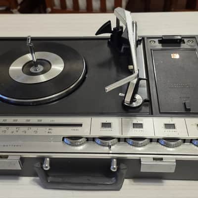 National SG-707 vintage portable radio phonograph (turntable) system/1971 image 2