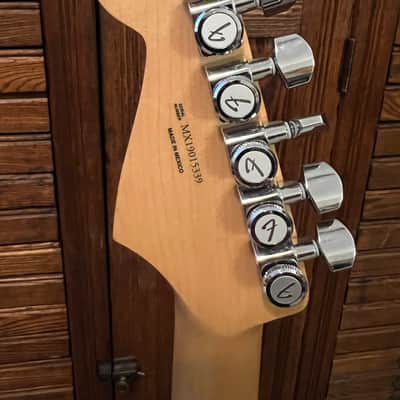 MINT Fender Stratocaster w/Walnut Fretboard w/soft case image 3