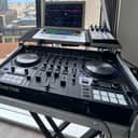 Native Instruments Traktor Kontrol S4 MK3 2018 - Black with Traktor Travel Case