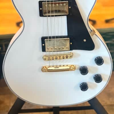 Gibson Les Paul Custom Shop Electric Guitar Alpine White W Case & COA image 4