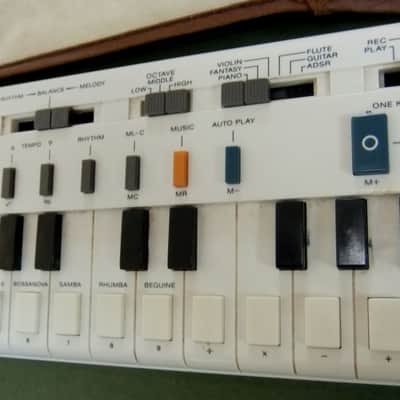 RARE, VINTAGE CASIO VL-TONE CLASSIC 1980s MINIATURE SYNTH - FULLY WORKING WITH SPEAKER ISSUE - VERY GOOD image 4