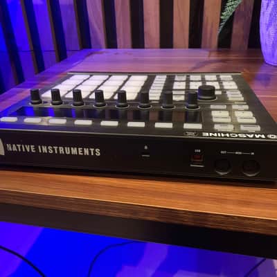 Native Instruments Maschine MKII 2010s - Black image 2