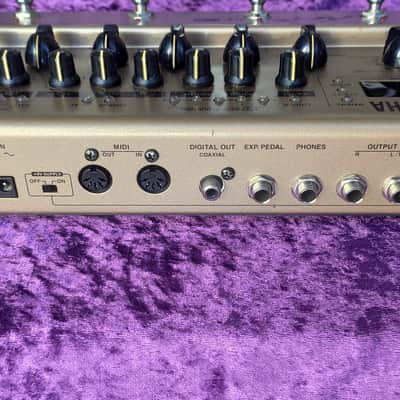 Yamaha AG-Stomp Acoustic Pre-Amplifier * programmable sound banks * Stereo output * Expression pedal input * fantastic mic presets and room emulation + Effects image 3