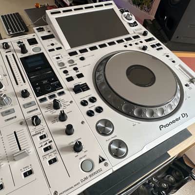 Pioneer Pioneer CDJ-3000-W(2x) + Pioneer DJM-900NXS2-W(1x) + Odyssey FZ Cases Bundle image 7