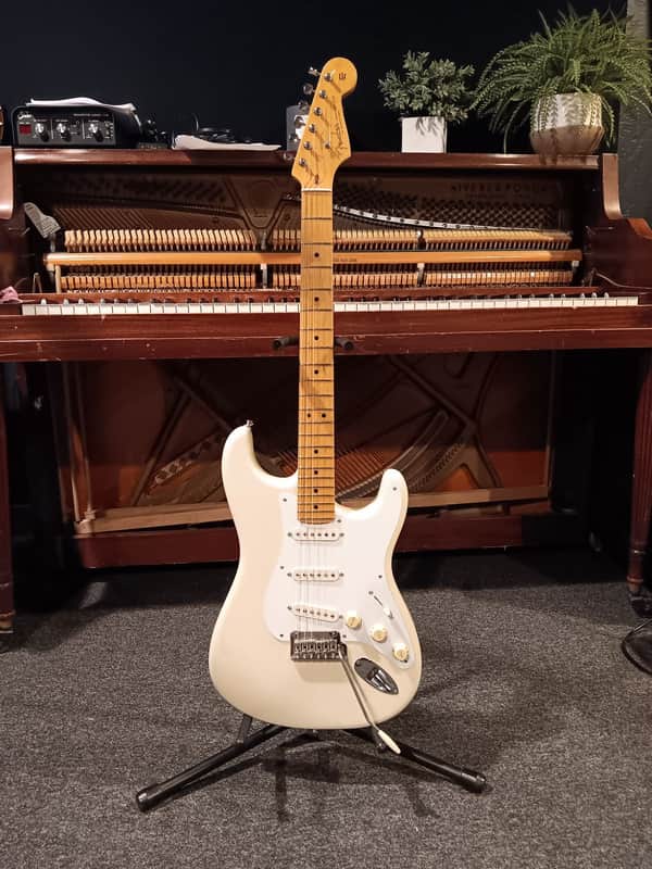 MINT - Fender Lincoln Brewster Stratocaster 2024 - Present Olympic Pearl
