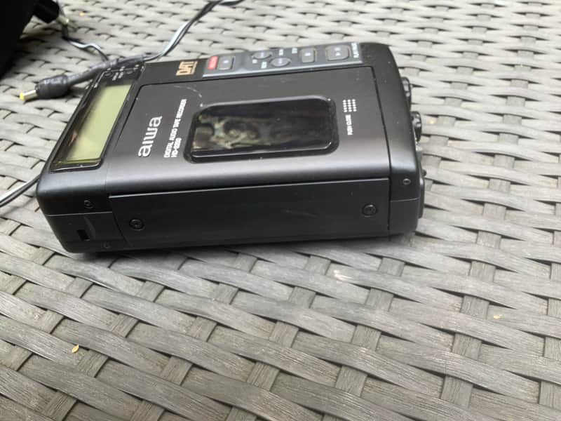 Aiwa Digital audio tape / DAT /. HD - S200 / portable walkman