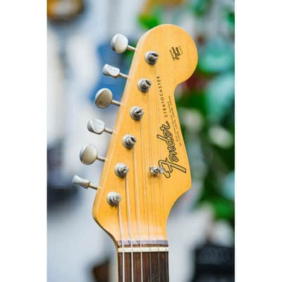 1965 Fender Stratocaster sunburst image 3