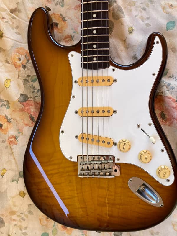 Immagine Fender Stratocaster 1986-87 MIJ with Tobacco Burst Warmoth Body and upgrades - 1