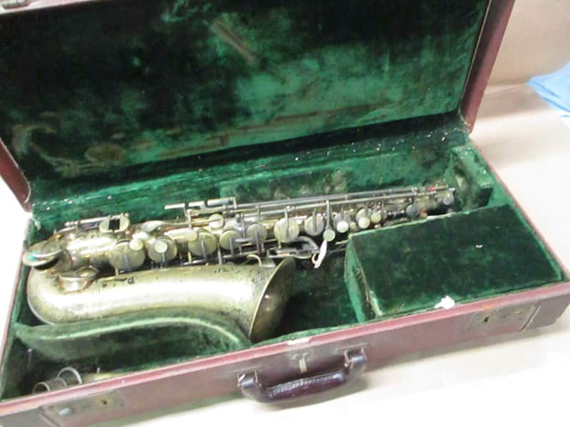 Buescher Silvertone Alto Saxophone, USA, with case/neck/MP, acceptable condition image 1