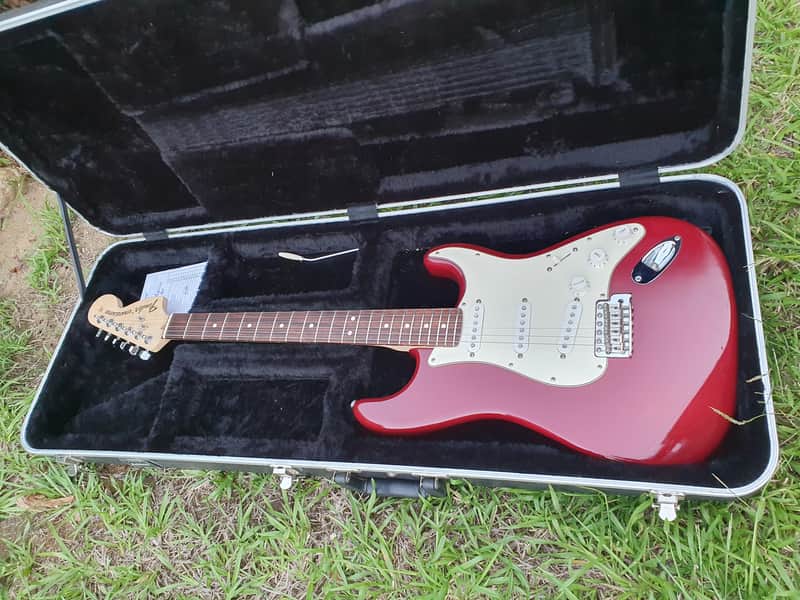 Fender Highway One Stratocaster with Rosewood Fretboard 2006 - 2009 - Midnight Wine Transparent