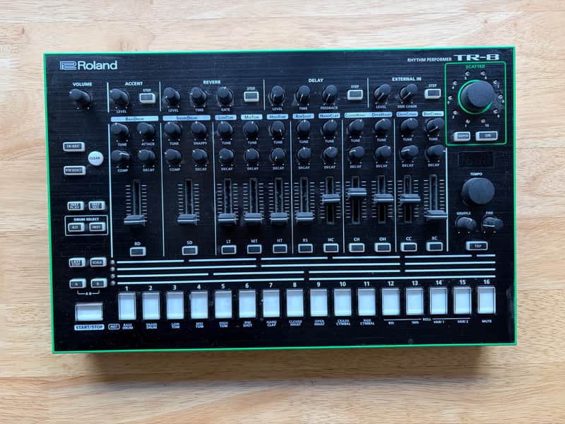 Roland AIRA TR-8 Rhythm Performer with 7x7 Expansion